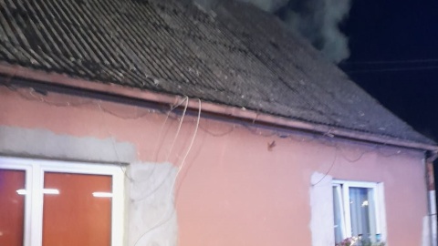 W nocy palił się dom jednorodzinny w Tucznie/fot. Komenda Powiatowa Państwowej Straży Pożarnej w Inowrocławiu/Facebook