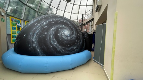 Mobilne planetarium w Solcu Kujawskim. / Fot. Natasza Trzebuchowska