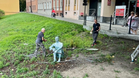 Montaż „Wioślarza” nad Młynówką/fot. Izabela Langner