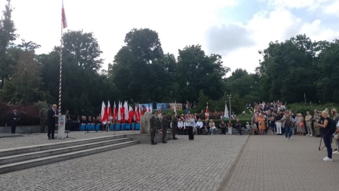 Uroczystość 81. rocznicy Powstania Warszawskiego w Toruniu zorganizowano przed pomnikiem ku czci Żołnierzy Armii Krajowej/fot: Michał Zaręba