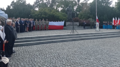 Uroczystość 81. rocznicy Powstania Warszawskiego w Toruniu zorganizowano przed pomnikiem ku czci Żołnierzy Armii Krajowej/fot: Michał Zaręba