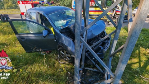 Wypadek na autostradzie A1 pod Toruniem. Kierowca prawdopodobnie zasłabł/ft. KM PSP Toruń