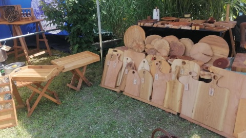 Podczas obchodów 10. urodzin Makowiska w powietrzu unosił się zapach ziół. Można było też coś „wrzucić na ząb” i kupić ręcznie wykonane produkty/fot: Monika Siwak