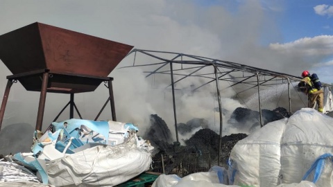 10 zastępów strażaków gasiło pożar tworzyw sztucznych w Myśliwcu pod Wąbrzeźnem/fot. LPP Wąbrzeźno/nadesłane