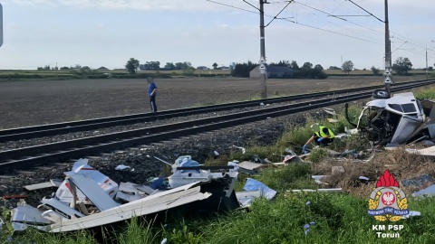Kamper wpadł pod pociąg relacji Olsztyn-Bydgoszcz/fot. KM PSP Toruń, Facebook