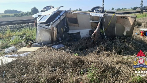 Kamper wpadł pod pociąg relacji Olsztyn-Bydgoszcz/fot. KM PSP Toruń, Facebook