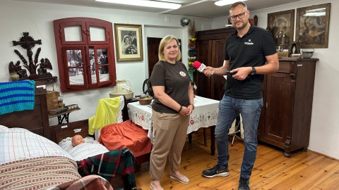 Przewodnikiem Tomasza Kaźmierskiego (z prawej) po Muzeum Borów Tucholskich była Wioletta Chabowska (z lewej)/fot: Tomasz Kaźmierski