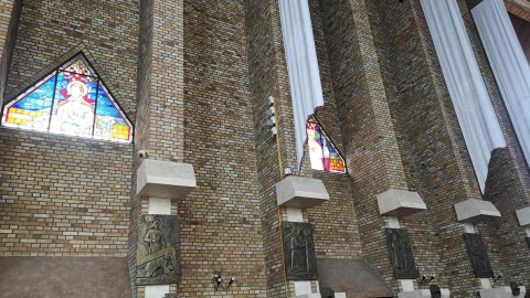Witraże w Rypinie przyciągają również swoją wielkością/fot. Agnieszka Marszał