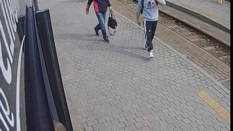 W celu ustalenia tożsamości sprawcy kradzieży, udostępniono nagrania z monitoringu. / Fot. Materiały policji