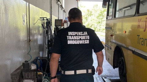 Kontrole autobusów przeprowadzano na okręgowych stacjach kontroli pojazdów. / Fot. Natasza Trzebuchowska