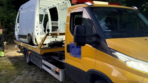 Tak wyglądały „dziuple", w których złodzieje trzymali skradzione auta i wymontowane z nich części. / Fot. Materiały policji