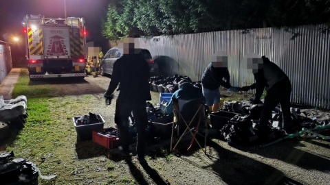 Tak wyglądały „dziuple", w których złodzieje trzymali skradzione auta i wymontowane z nich części. / Fot. Materiały policji