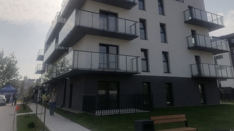 W trzypiętrowym budynku z windą ogrzewanym pompą ciepła jest 30 mieszkań/fot: Monika Siwak