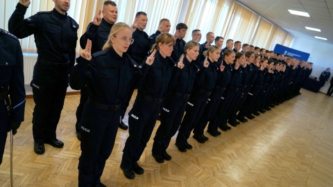 Czterdziestu pięciu nowych kujawsko-pomorskich policjantów złożyło ślubowanie/fot. KWP Bydgoszcz