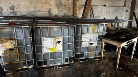 Nielegalna instalacja do zrzutu kwasu siarkowego do miejskiej kanalizacji/fot. Marcin Glapiak