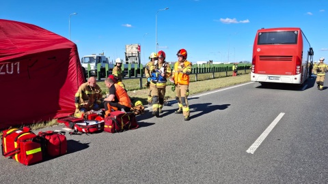Kilka ofiar śmiertelnych, kilkadziesiąt poszkodowanych na skutek wypadku - to zapisy ze scenariusza ćwiczeń ratowniczych na drodze S5 w okolicach Świecia/fot. Marcin Doliński