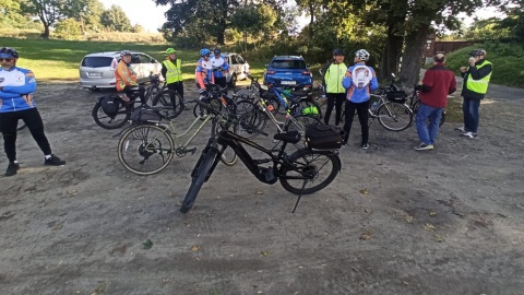 Blisko 30 rowerzystów wybrało się na przejażdżkę śladem toruńskich fortyfikacji/fot.: Robert Duliński