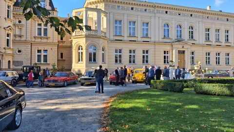 Gentleman’s Ride wyruszył spod pałacu w Ostromecku, by przejechać się po Bydgoszczy. / Fot. Damian Klich