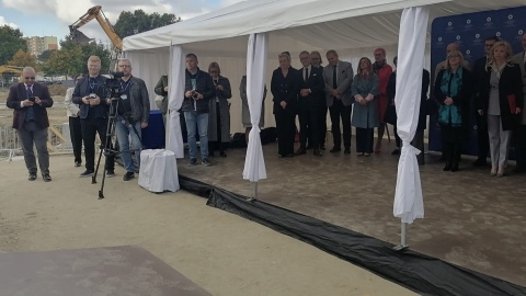 Wmurowanie aktu erekcyjnego pod budowę bydgoskiego Centrum Stomatologii/fot.: Monika Siwak