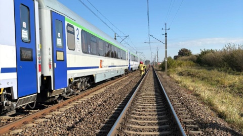 Pociąg uderzył w samochód ciężarowy stojący na przejeździe w Książkach. / Fot. KP PSP Wabrzeźno