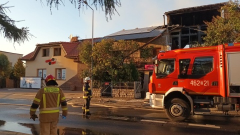 Strażacy nadal prowadzą czynności na miejscu zdarzenia/fot.: Monika Siwak