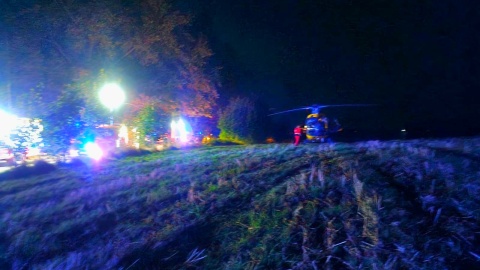 Samochód wjechał w grupę młodzieży w Łebieńskiej Hucie niedaleko Wejherowa - nie żyje dziesięciolatek/fot. OSP Pomieczyno/Facebook