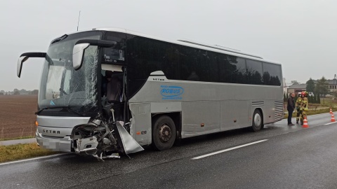 W Gościeradzu autobus zderzył się czołowo z samochodem osobowym/fot. KM PSP Bydgoszcz