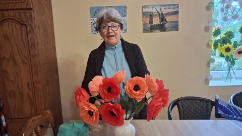 Ręcznie robione ozdoby w Brzózkach przygotowuje Romana Adamska/fot.: Agata Raczek