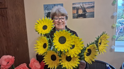 Ręcznie robione ozdoby w Brzózkach przygotowuje Romana Adamska/fot.: Agata Raczek