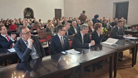 Do siedziby Wydziału Prawa i Ekonomii przyjechali naukowcy i biznesmeni, by świętować, ale i dyskutować o polskiej gospodarce/fot.: Damian Klich