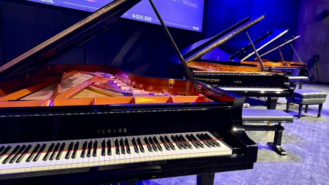 Przed koncertem inauguracyjnym uczestnicy Konkursu losowali kolejność występów i wybierali instrumenty/fot. Izabela Langner