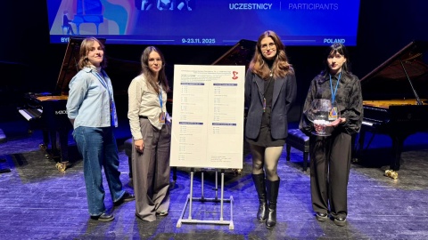 Przed koncertem inauguracyjnym uczestnicy Konkursu losowali kolejność występów i wybierali instrumenty/fot. Izabela Langner