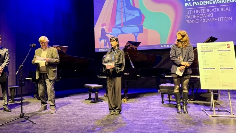 Przed koncertem inauguracyjnym uczestnicy Konkursu losowali kolejność występów i wybierali instrumenty/fot. Izabela Langner