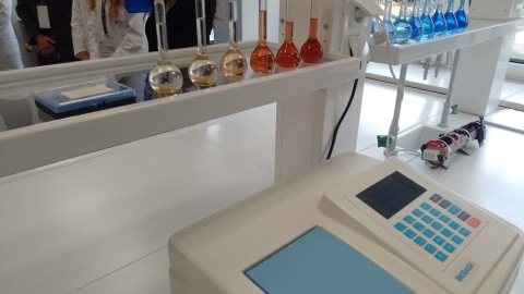Uniwersyteckie Liceum Ogólnokształcącym w Toruniu ma własne laboratorium biologiczno - chemiczne/fot. Michał Zaręba