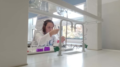 Uniwersyteckie Liceum Ogólnokształcącym w Toruniu ma własne laboratorium biologiczno - chemiczne/fot. Michał Zaręba