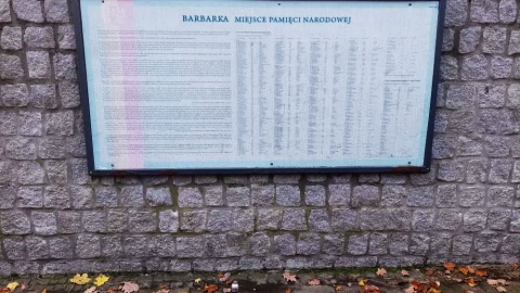 Mieszkańcy, w tym bliscy zamordowanych, harcerze i władze Torunia uczcili 86. rocznicę pierwszych straceń na Barbarce/fot. Michał Zaręba