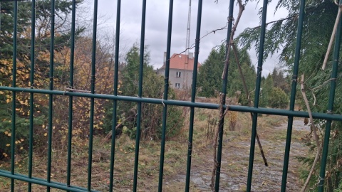 Schron umiejscowiony jest pod tym budynkiem/fot. Damian Klich