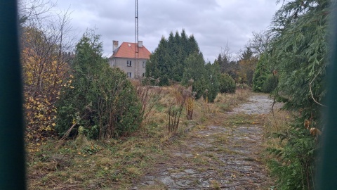 Schron umiejscowiony jest pod tym budynkiem/fot. Damian Klich