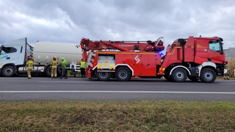 Na wysokości wioski Narty cysterna wylądowała w rowie/fot. KM PSP Włocławek/Facebook