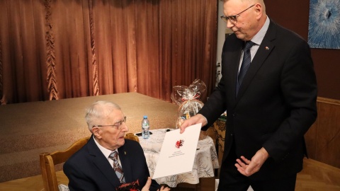 Setne urodziny pułkownika Zdzisława Rakowskiego świętowano w Domu Kultury Orion Bydgoskiej Spółdzielni Mieszkaniowej/fot. Maciej Wilkowski