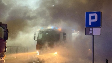 Nocny pożar w Tucholi. Spłonęła stolarnia, warsztat i skup złomu przy ul. Chopina/fot. KP PSP Tuchola