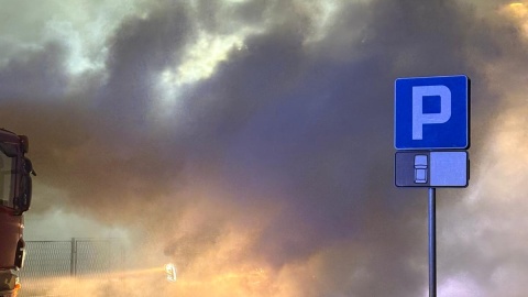 Nocny pożar w Tucholi. Spłonęła stolarnia, warsztat i skup złomu przy ul. Chopina/fot. KP PSP Tuchola