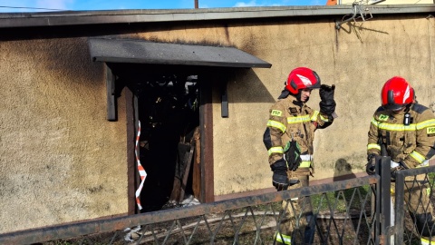 Nocny pożar w Tucholi. Spłonęła stolarnia, warsztat i skup złomu przy ul. Chopina/fot. Marcin Doliński