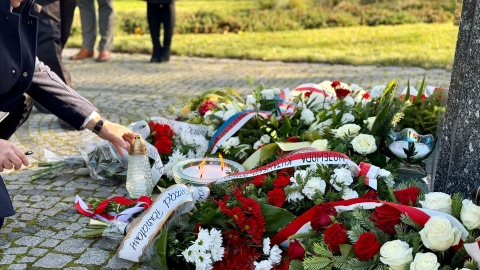 80 lat temu zmarł Wincenty Witos, wybitny działacz ruchu ludowego, jeden z ojców polskiej niepodległości. W Bydgoszczy pod pomnikiem polityka odbyły się uroczystości upamiętniające jego zasługi/fot. Izabela Langner