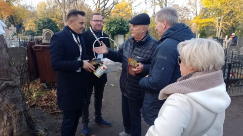 Kwesta na cmentarzu św. Jerzego w Toruniu/fot: Michał Zaręba