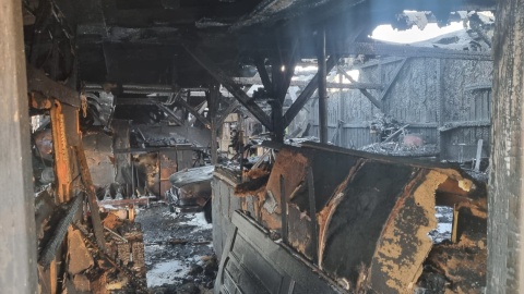 Spaliły się zabytkowe motocykle i samochód z rodzinnej kolekcji pana Kamila/fot. Marcin Doliński