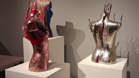 Wystawę „Projekt: biżuteria artystyczna" można oglądać w CSW w Toruniu. / Fot. Iwona Muszytowska-Rzeszotek