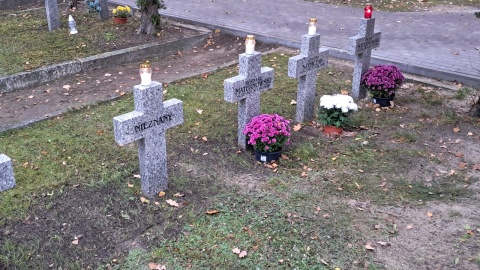 Uczestnicy 19. edycji Bydgoskiego Rowerowego Rajdu Niepodległości wyruszyli przed ósmą spod Cmentarza Bohaterów Bydgoszczy/fot. Wiktor Sobociński