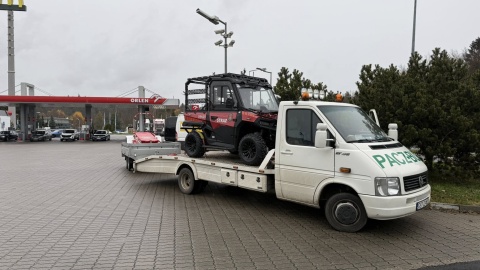 Ochotnicza Straż Pożarna w Łążynie prezentuje swój nowy nabytek - pierwszy w województwie Kujawsko-Pomorskim w zasobach OSP i drugi w strukturze straży pożarnej pojazd wielozadaniowy UTV - Utility Task Vehicle marki Hisun Motors Polska/fot. OSPŁążyn/Facebook