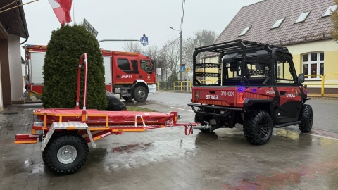 Ochotnicza Straż Pożarna w Łążynie prezentuje swój nowy nabytek - pierwszy w województwie Kujawsko-Pomorskim w zasobach OSP i drugi w strukturze straży pożarnej pojazd wielozadaniowy UTV - Utility Task Vehicle marki Hisun Motors Polska/fot. OSPŁążyn/Facebook